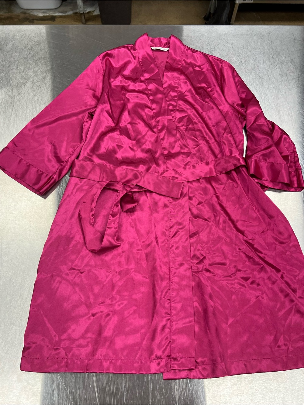 Ambrielle Satin Robe in Fuchsia Women’s Medium